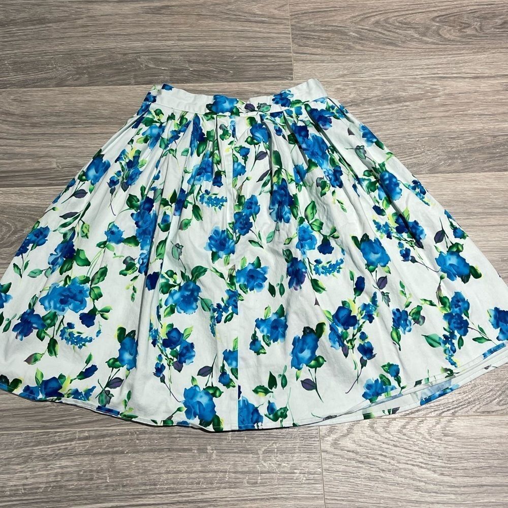 Grace Karin floral pleated skirt with two buttons to adjust waist size